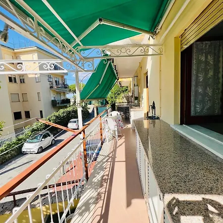 Treehouse Апартаменты *